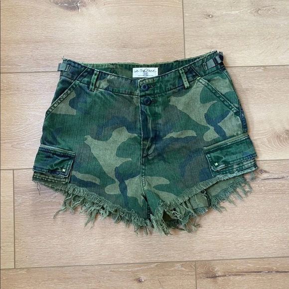Free People Camo High Waist Shorts - Size 6